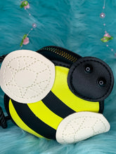 Load image into Gallery viewer, Kids Cute Bee Purse
